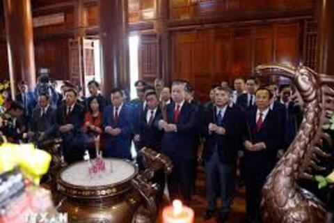 Tổng Bí thư Tô Lâm dâng hương tưởng niệm Chủ tịch Hồ Chí Minh tại Nghệ An