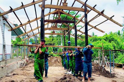 <a href="/tin-24h" title="Tin 24h" rel="dofollow">Tin 24h</a>