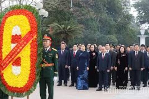 Lãnh đạo Thành phố Hồ Chí Minh dâng hương các Anh hùng liệt sỹ nhân dịp Tết Bính Ngọ 2026