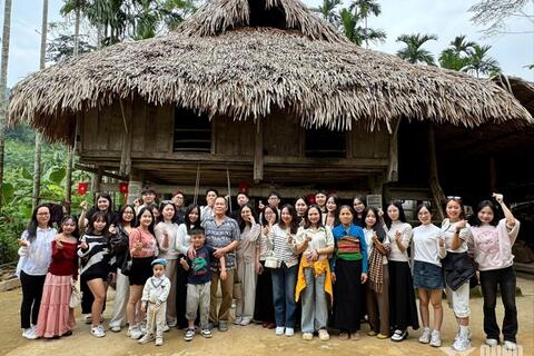 <a href="/dau-tu" title="Đầu tư" rel="dofollow">Đầu tư</a>