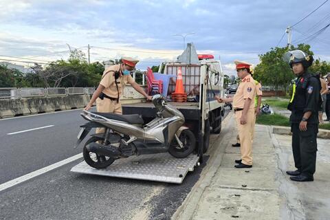 <a href="/tin-24h" title="Tin 24h" rel="dofollow">Tin 24h</a>