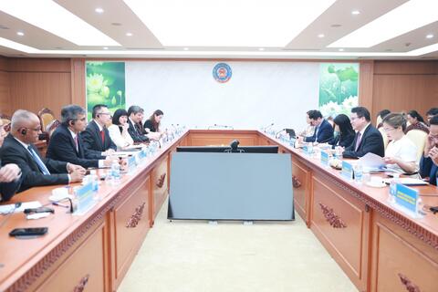 <a href="/tai-chinh" title="Tài chính" rel="dofollow">Tài chính</a>