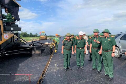 <a href="/dau-tu" title="Đầu tư" rel="dofollow">Đầu tư</a>