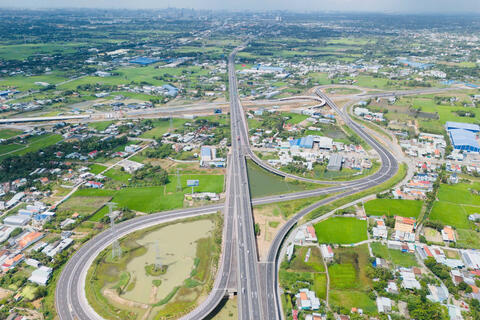 <a href="/dau-tu" title="Đầu tư" rel="dofollow">Đầu tư</a>