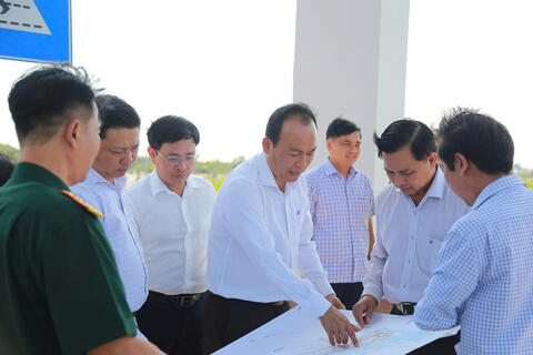 <a href="/dau-tu" title="Đầu tư" rel="dofollow">Đầu tư</a>