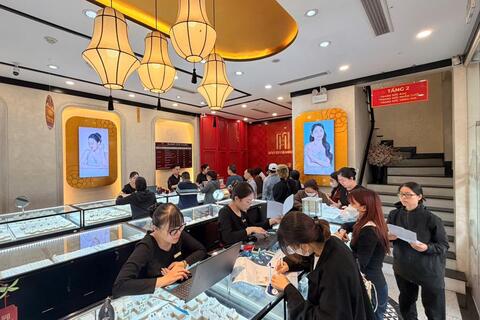 <a href="/thong-tin-thi-truong" title="Thông tin thị trường" rel="dofollow">Thông tin thị trường</a>