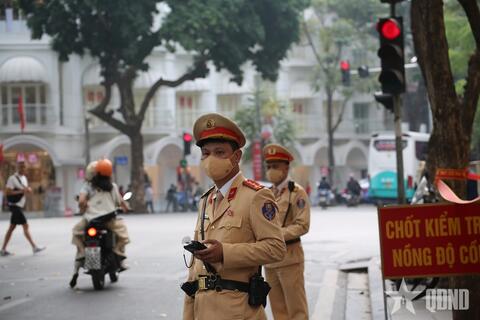 Từ ngày 1-4, người dân có thể gửi phản ánh vi phạm giao thông qua VneID