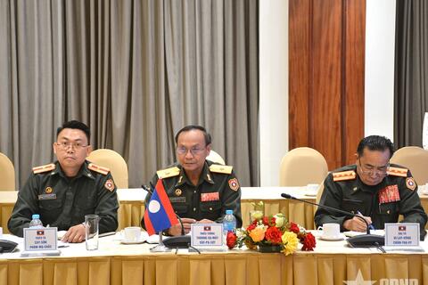 Hai Cục Tác chiến QĐND Việt Nam và Lào hội đàm