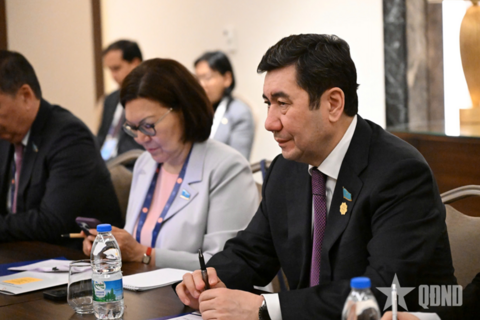 Chủ tịch Quốc hội Trần Thanh Mẫn gặp Chủ tịch Hạ viện Kazakhstan Yerlan Koshanov