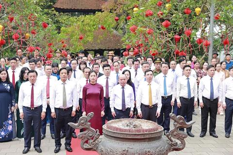 <a href="/tin-24h" title="Tin 24h" rel="dofollow">Tin 24h</a>