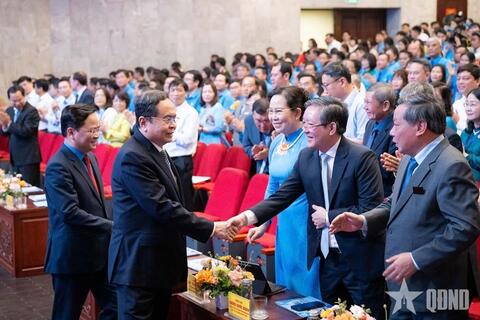 <a href="/tin-24h" title="Tin 24h" rel="dofollow">Tin 24h</a>