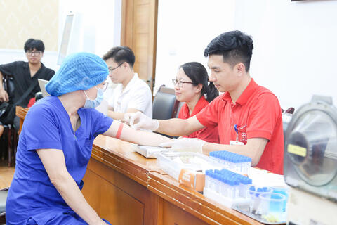 <a href="/dau-tu" title="Đầu tư" rel="dofollow">Đầu tư</a>