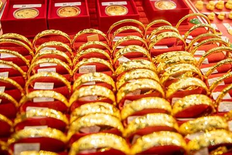 <a href="/thong-tin-thi-truong" title="Thông tin thị trường" rel="dofollow">Thông tin thị trường</a>
