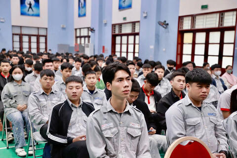 <a href="/thong-tin-thi-truong" title="Thông tin thị trường" rel="dofollow">Thông tin thị trường</a>