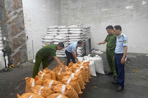 <a href="/xuc-tien" title="Xúc tiến" rel="dofollow">Xúc tiến</a>