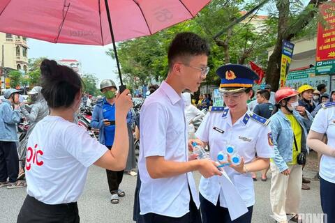 Mang Tết thiếu nhi đến với trẻ mồ côi
