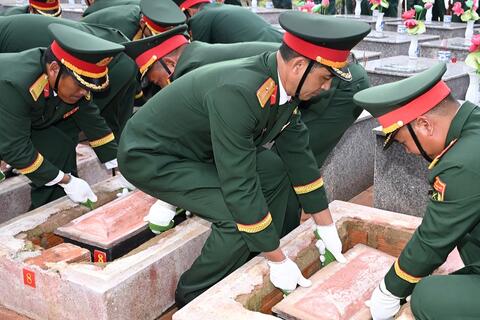 Quảng Ngãi: Lễ viếng, truy điệu và an táng 16 hài cốt liệt sĩ