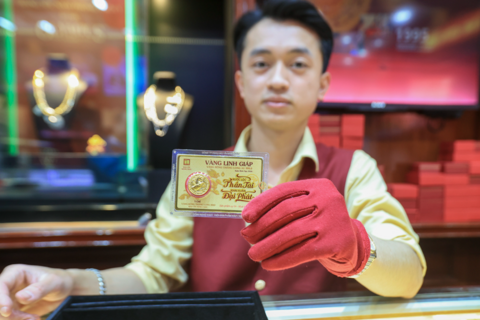 <a href="/thong-tin-thi-truong" title="Thông tin thị trường" rel="dofollow">Thông tin thị trường</a>