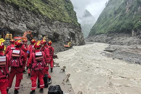Chủ tịch Ủy ban Trung ương Mặt trận Tổ quốc Việt Nam gửi điện thăm hỏi Chính hiệp toàn quốc Trung Quốc