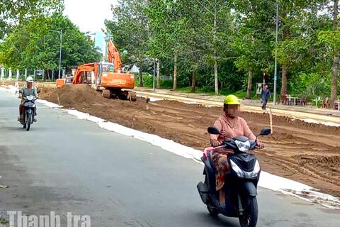 <a href="/dau-tu" title="Đầu tư" rel="dofollow">Đầu tư</a>