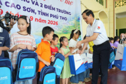 Những món quà ý nghĩa tiếp sức học sinh vùng cao đầu năm học mới