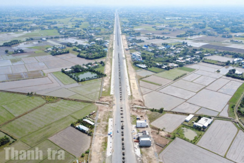 <a href="/dau-tu" title="Đầu tư" rel="dofollow">Đầu tư</a>