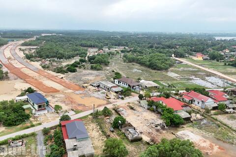 <a href="/dau-tu" title="Đầu tư" rel="dofollow">Đầu tư</a>
