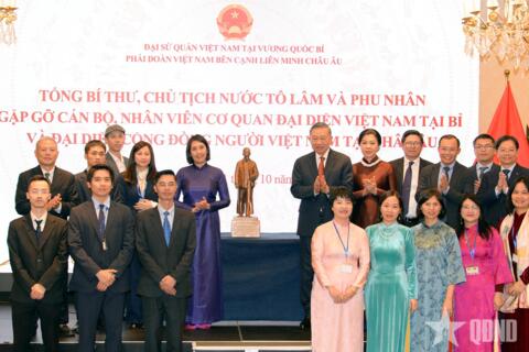 Xây dựng cộng đồng đoàn kết, phát huy vai trò cầu nối Việt Nam và châu Âu