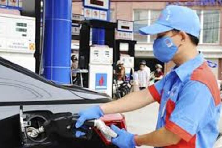 Giá xăng dầu hôm nay 04/07/2025: Giá xăng dầu đồng loạt giảm