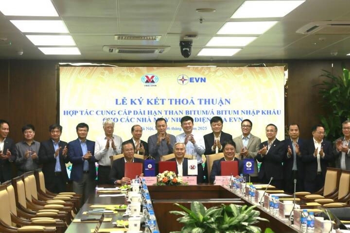 Ký thỏa thuận cung cấp dài hạn than bitum/á bitum nhập khẩu cho các nhà máy điện của EVN