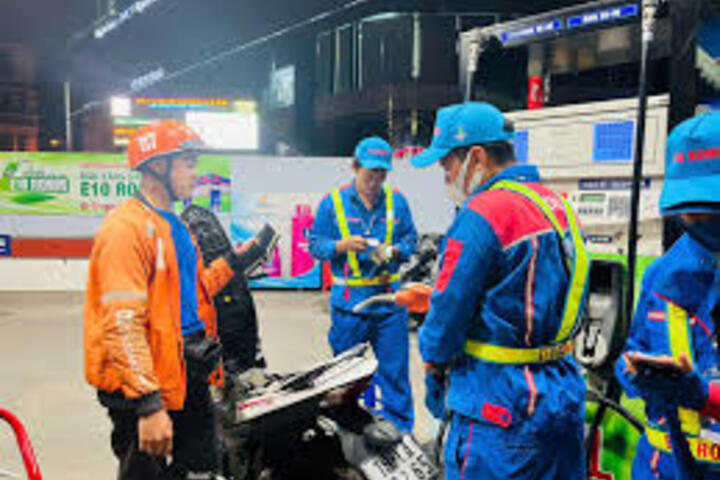 Giá xăng dầu hôm nay ngày 14/11/2025:  Tăng nhẹ