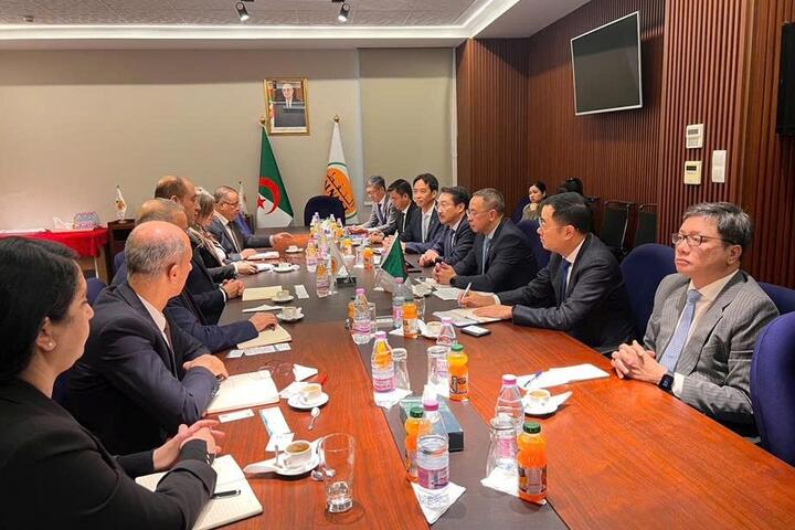 Petrovietnam làm việc với Cục Quản lý thẩm định và tối ưu tài nguyên Dầu khí Algeria