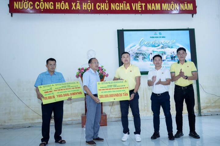 Phân bón Cà Mau hỗ trợ bà con Khánh Hòa khắc phục khó khăn sau mưa lũ