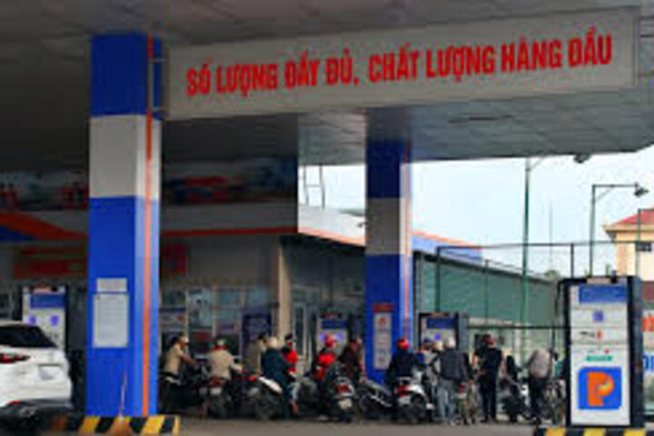 Giá xăng dầu hôm nay 12/3/2026:  Trong nước giảm gần 4.000 đồng/lít