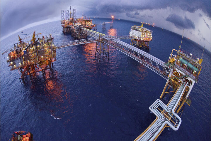 Nâng tầm hợp tác Việt Nam - Liên bang Nga từ trụ cột năng lượng, dầu khí