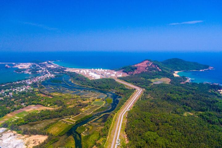 “Bàn làm, không bàn lùi” trong việc hình thành Trung tâm lọc hóa dầu và năng lượng quốc gia tại KKT Dung Quất