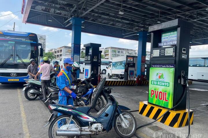 Người dân TP. Hồ Chí Minh hào hứng chuyển sang dùng xăng sinh học E10