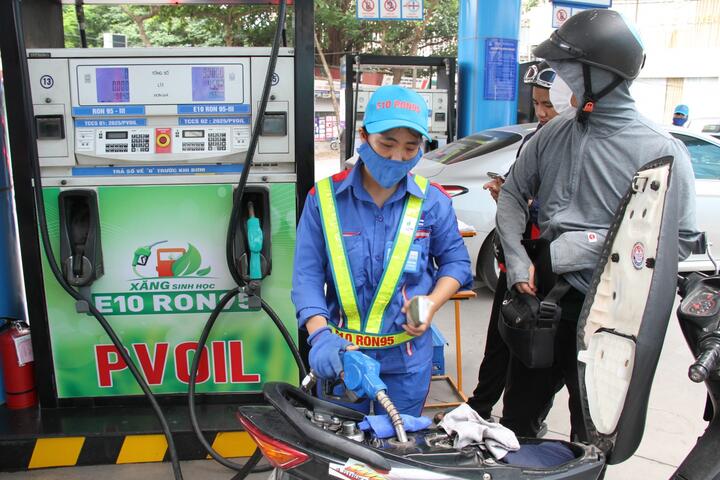 Nhiều quốc gia thành công với xăng E10, Việt Nam có thể học gì?