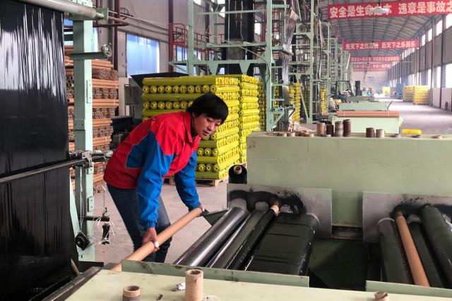 Trung Quốc xóa đói giảm nghèo cực kỳ tốn kém với công việc, nhà ở và bò: Kẻ tung hô, người nức nở khóc than - Ảnh 3. Trung Quốc xóa đói giảm nghèo cực kỳ tốn kém với công việc, nhà ở và bò: Kẻ tung hô, người nức nở khóc than - Ảnh 3.