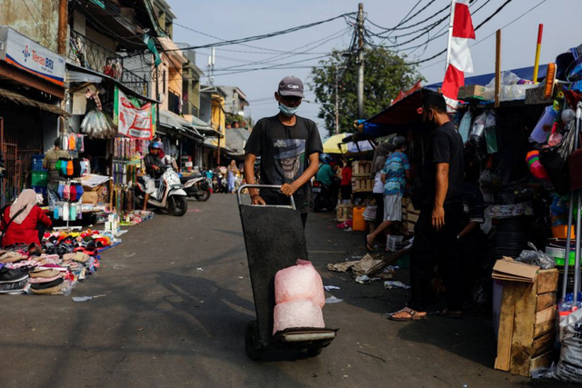 Số ca mắc Covid-19 tử vong tăng cao kỷ lục, Indonesia chuẩn bị thêm ICU - Ảnh 1. Số ca mắc Covid-19 tử vong tăng cao kỷ lục, Indonesia chuẩn bị thêm ICU - Ảnh 1.