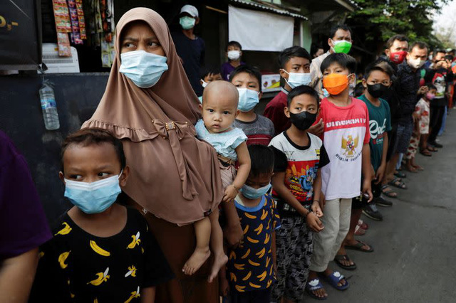 Tín hiệu đáng sợ từ Indonesia: Trẻ em không còn an toàn với Covid-19, hàng trăm ca đã tử vong - Ảnh 1. Tín hiệu đáng sợ từ Indonesia: Trẻ em không còn an toàn với Covid-19, hàng trăm ca đã tử vong - Ảnh 1.