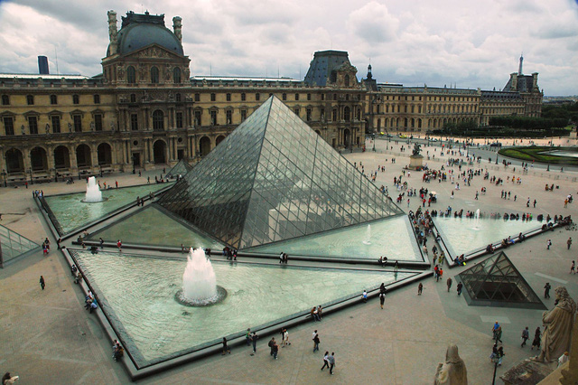 Cha đẻ của kim tự tháp kính Louvre khiến người Pháp vừa chê bai đã phải ngả mũ thán phục: Hậu duệ của gia tộc giàu có suốt 15 đời, dạy con thành tài nhờ bí quyết tổ truyền - Ảnh 6. Cha đẻ của kim tự tháp kính Louvre khiến người Pháp vừa chê bai đã phải ngả mũ thán phục: Hậu duệ của gia tộc giàu có suốt 15 đời, dạy con thành tài nhờ bí quyết tổ truyền - Ảnh 6.