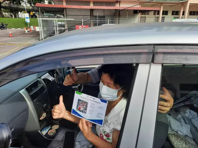 Từ “miễn đăng ký” đến “gõ cửa từng nhà” để phủ sóng vắc-xin Covid-19 - Ảnh 2. Từ “miễn đăng ký” đến “gõ cửa từng nhà” để phủ sóng vắc-xin Covid-19 - Ảnh 2.