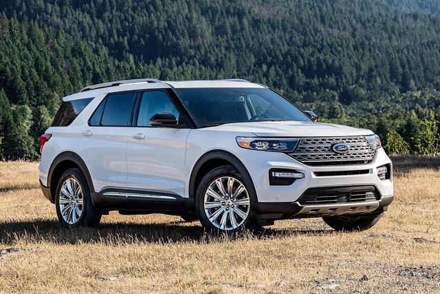 Ford Explorer 2022 kênh giá 300 triệu đồng tại đại lý - Ảnh 1.