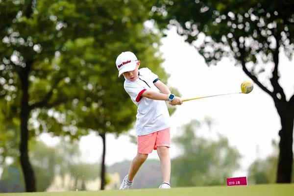 Giới nhà giàu Trung Quốc đổ xô cho con đi học golf, khóa đào tạo CEO: Lớp học sang chảnh có giá trên trời nhưng chuyên gia lại lắc đầu ngán ngẩm - Ảnh 3.