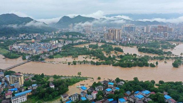 Mưa lũ nghiêm trọng ở châu Á - Ảnh 1.