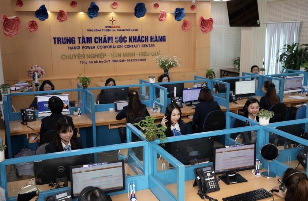 Trải nghiệm những tiện ích từ chuyển đổi số của EVNHANOI