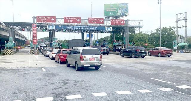 Thu phí tự động không dừng: Phương tiện lưu hành trên cao tốc giảm  - Ảnh 1.