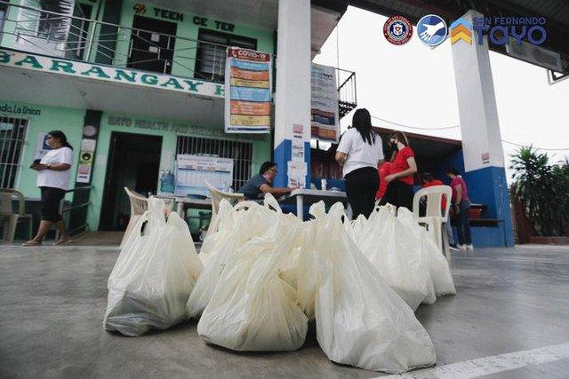 Siêu bão Noru đổ bộ Philippines, mang theo sức mạnh bùng nổ - Ảnh 10.