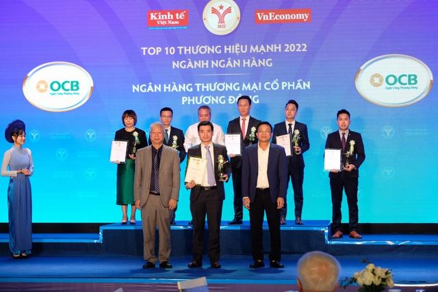 OCB lọt top 10 thương hiệu mạnh ngành ngân hàng 2022 do VnEconomy bình chọn - Ảnh 1.